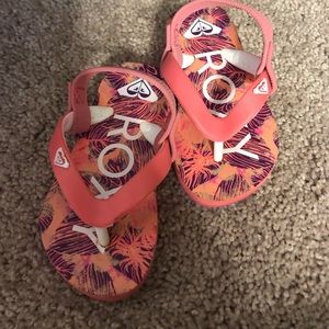 Roxy toddler flops